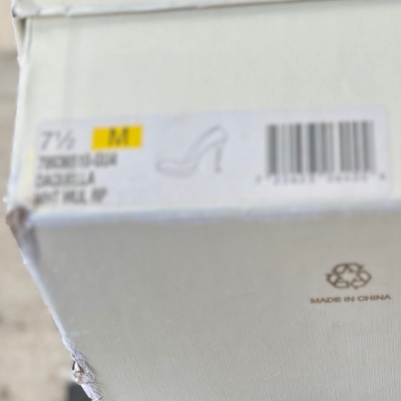 JOAN & DAVID Leather, High heels with Hidden Platform, size 7.5, M width - Picture 8 of 8